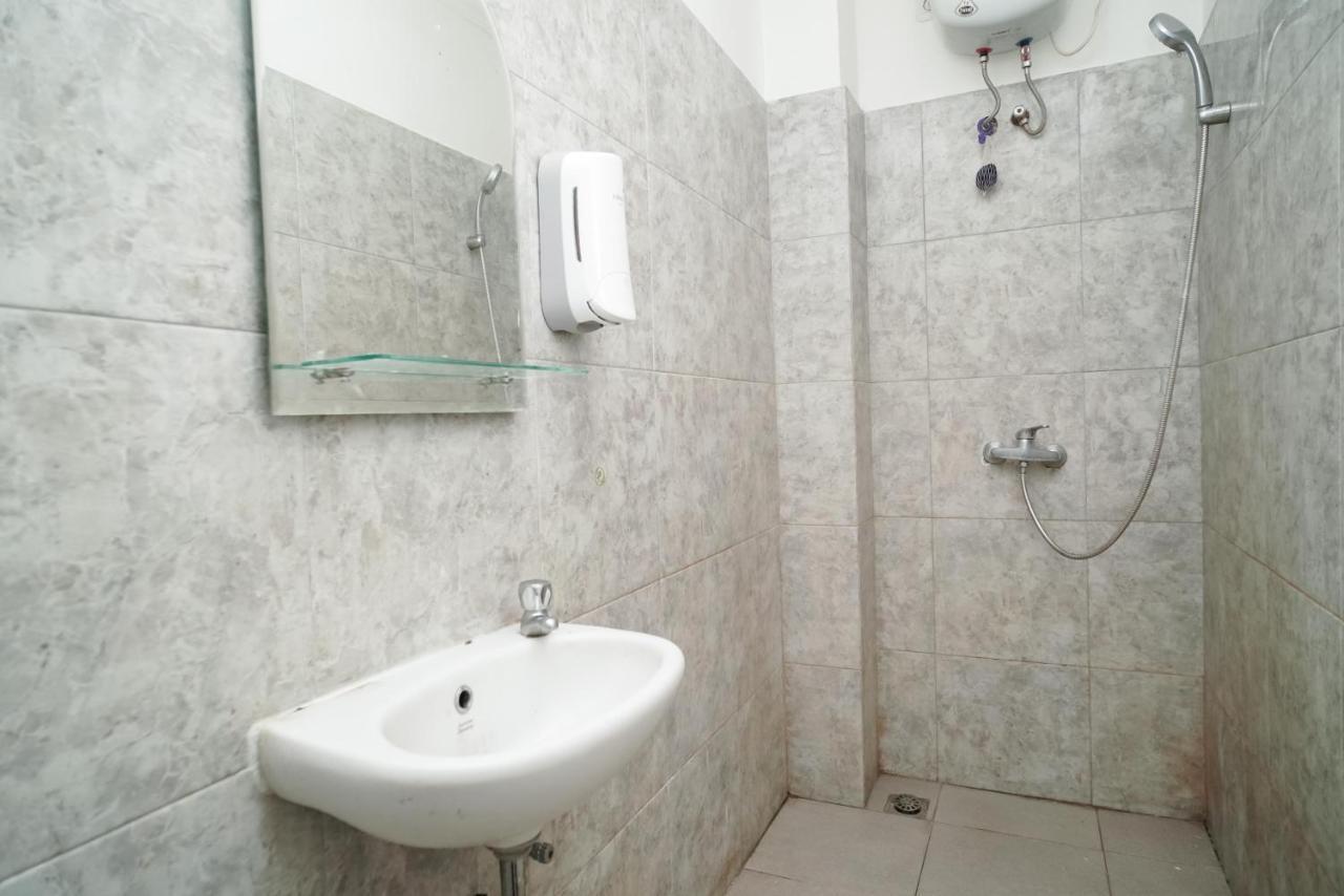OYO 1491 Sandang Residence Near RS Patria IKKT Jakarta Bagian luar foto